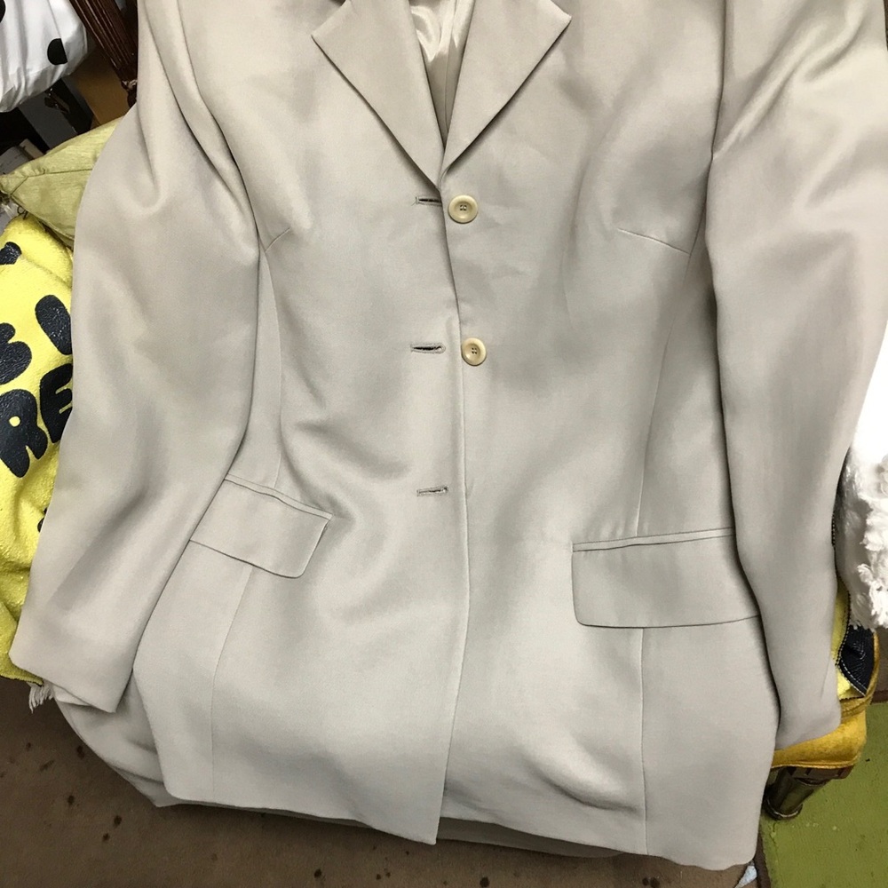 Elegant Beige Women's Suit Set - Picture 9 of 16